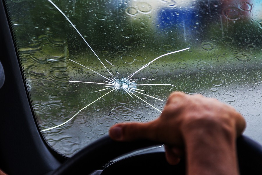 how to safely replace a broken windshield
