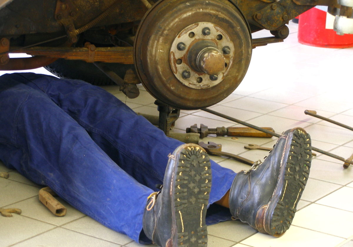 Oil Leak? Here Are $2,100 Reasons Not To Delay The Repair L Auto Lab