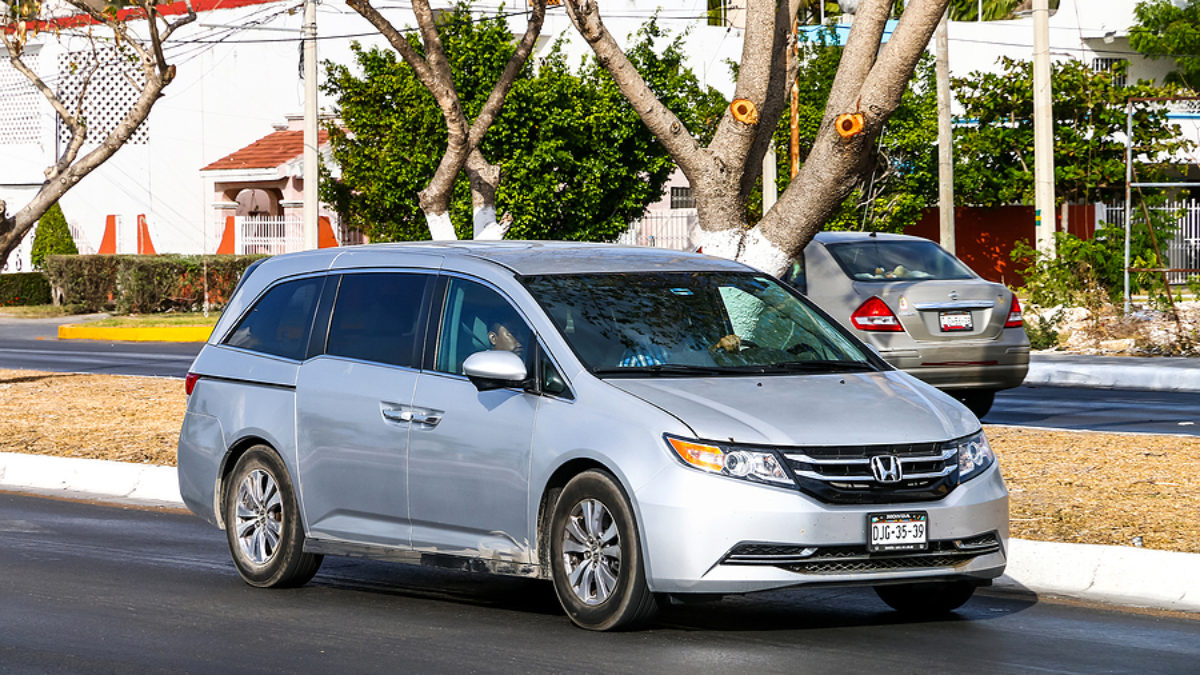 does a 2015 honda odyssey have a timing belt