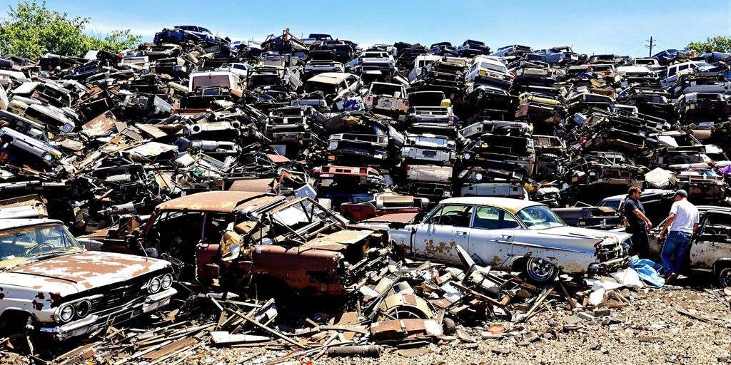 Selling Junk Cars: Junkyard vs. Private Buyer